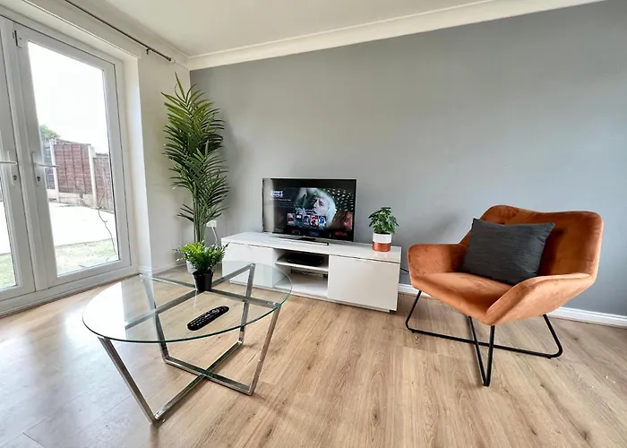 Spacious 3-Bedroom House With 5 Beds And Sofa-Bed